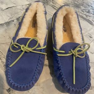 NWOT Women’s Uggs Australia Royal Blue/ Line Green Suede Slippers Size 5